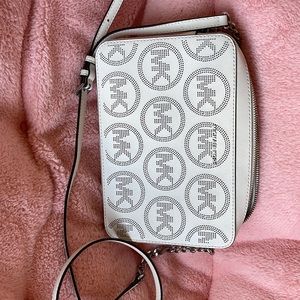 Brand New! Never used! Michael Kors shoulder bag